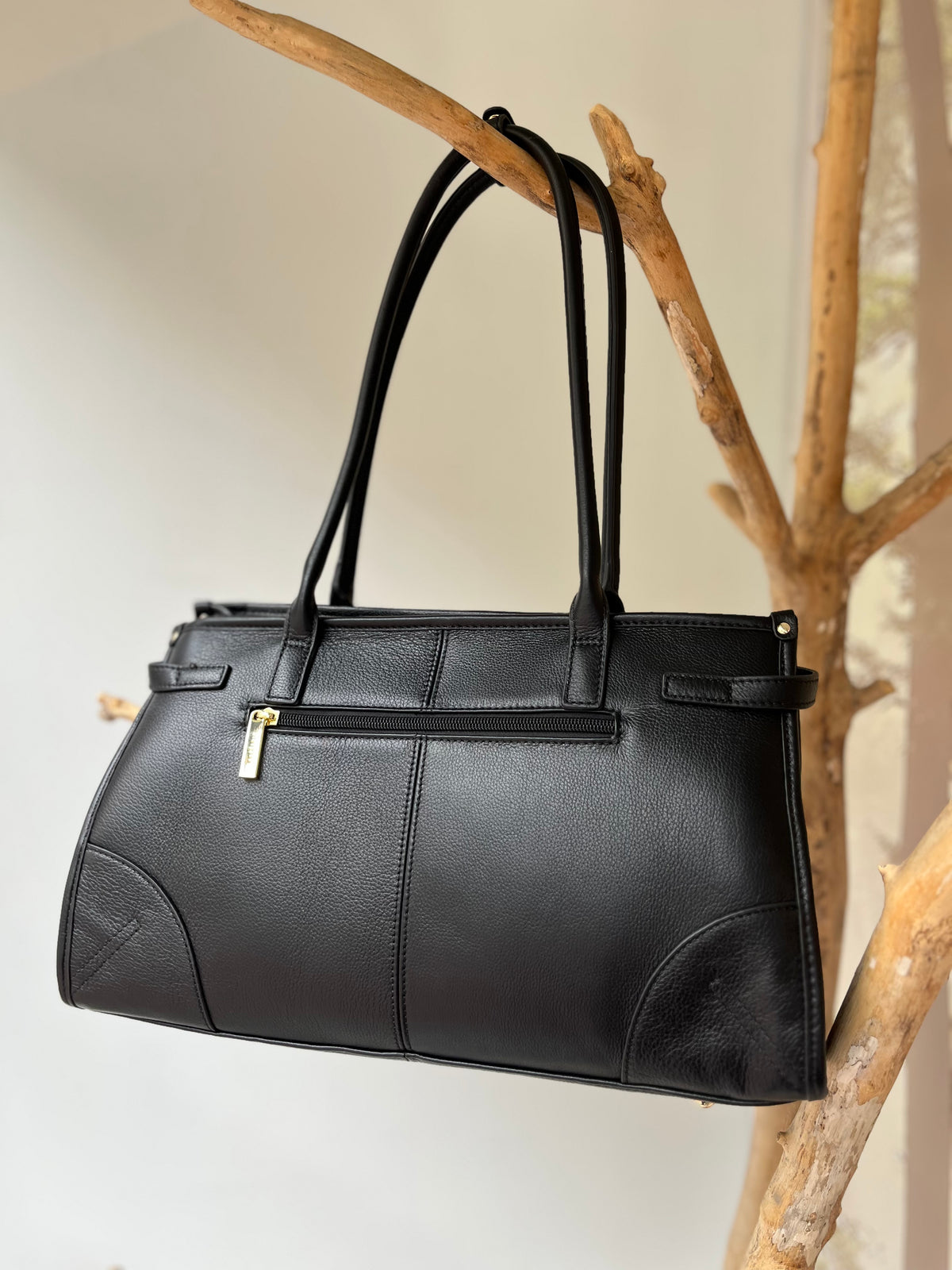 Elegantiška juoda odinė rankinė moterims