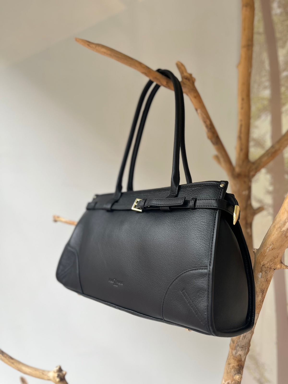 Elegantiška juoda odinė rankinė moterims
