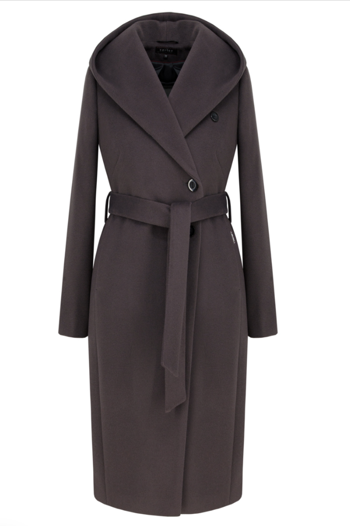 Brown espresso wool coat Zoe for women – long elegant winter coat with soft hood, belt at the waist, side pockets and back vent. Insulated and lined, warm and chic. Model is wearing size 34. Rudas vilnonis paltas Zoe – ilgas, šiltas paltas su kapišonu, diržu ir klasikinėmis detalėmis.
