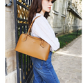 Stylish camel leather handbag with adjustable strap, practical inner pockets and French design.
LT: Stilinga camel spalvos odinė rankinė su reguliuojamu dirželiu, praktiškomis vidinėmis kišenėmis ir prancūzišku dizainu.