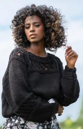 Tobulas , gerų siūlų stilingas megztinis juodos spalvos