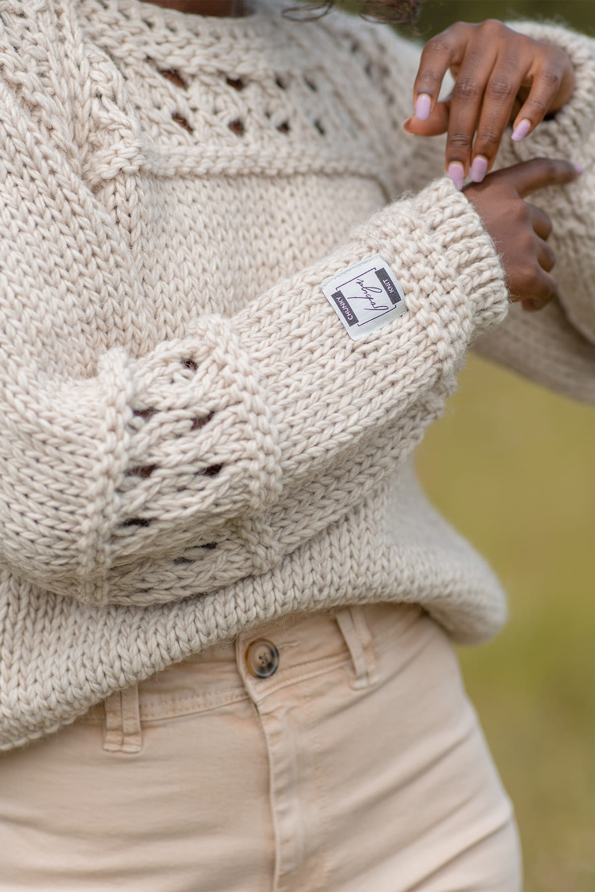 Tobulas , gerų siūlų stilingas megztinis švelniai smėlinės spalvos