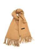Soft camel color scarf made from 20% cashmere, 30% wool and 50% viscose, very soft touch, lightweight and warm, long rectangular shape 70x184 cm, elegant drape, smooth texture, perfect for layering.
Camel spalvos švelnus kašmyro, vilnos ir viskozės mišinio šalikas, lengvas ir šildantis, tinkamas kasdienai ir pasipuošti.