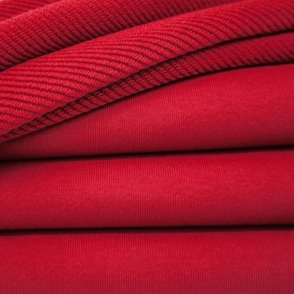 Elegantiška trikotažinė suknelė su apykakle ir priekiniu skeltuku – tamsiai mėlyna, tamsiai žalia, kapučino, bordo, raudona