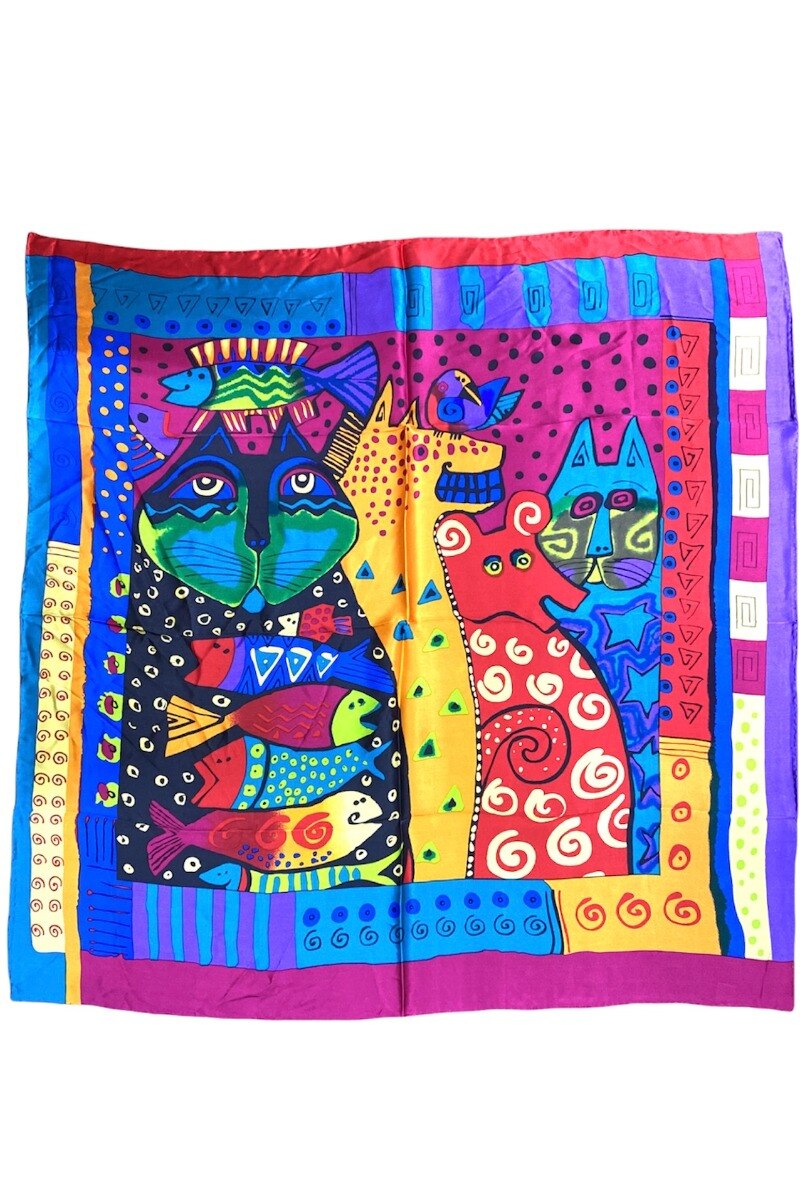 Bright silk scarf for women 90x90 cm with colorful cat print, luxury square silk scarf, playful and elegant accessory for neck, hair or handbag, perfect gift for cat lovers, Ryški šilkinė skarelė moterims 90x90 cm su spalvingu katinuko piešiniu, prabangi kvadrato formos šilko skarelė, žaismingas ir elegantiškas aksesuaras kaklui, plaukams ar rankinei, puiki dovanos idėja kačių mylėtojai.