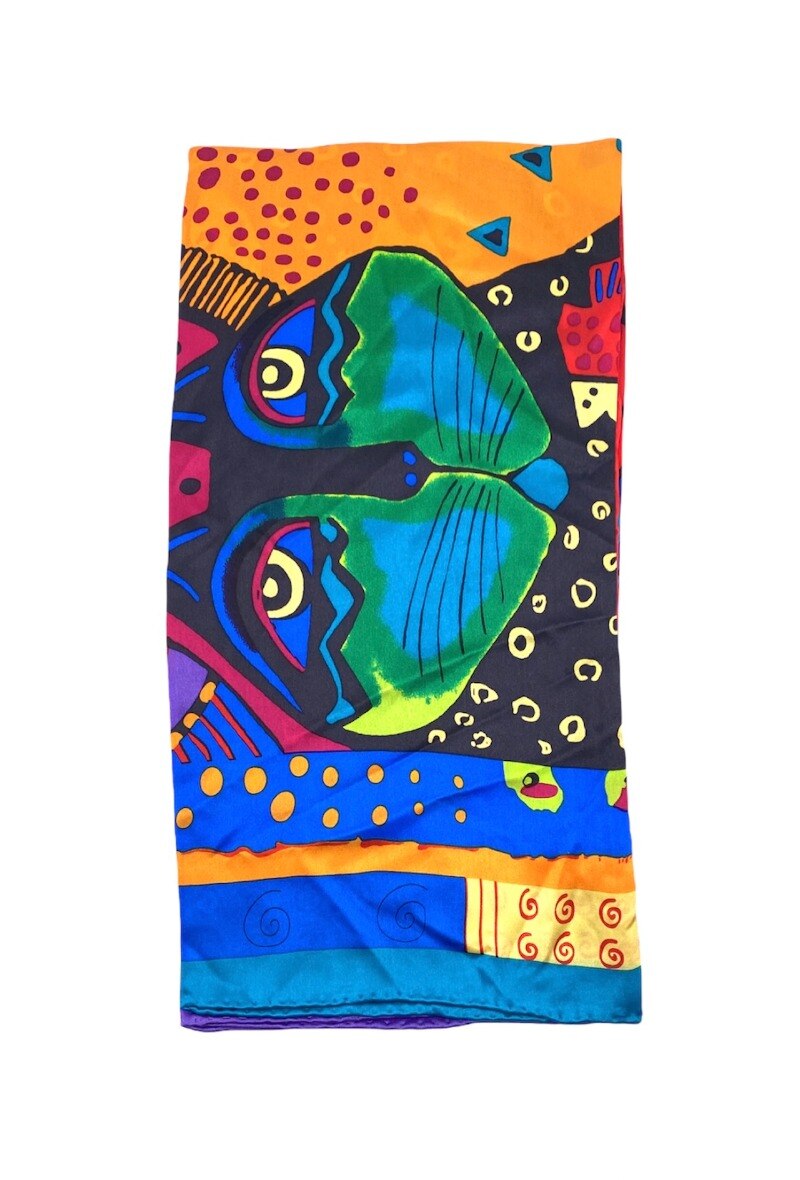 Bright silk scarf for women 90x90 cm with colorful cat print, luxury square silk scarf, playful and elegant accessory for neck, hair or handbag, perfect gift for cat lovers, Ryški šilkinė skarelė moterims 90x90 cm su spalvingu katinuko piešiniu, prabangi kvadrato formos šilko skarelė, žaismingas ir elegantiškas aksesuaras kaklui, plaukams ar rankinei, puiki dovanos idėja kačių mylėtojai.