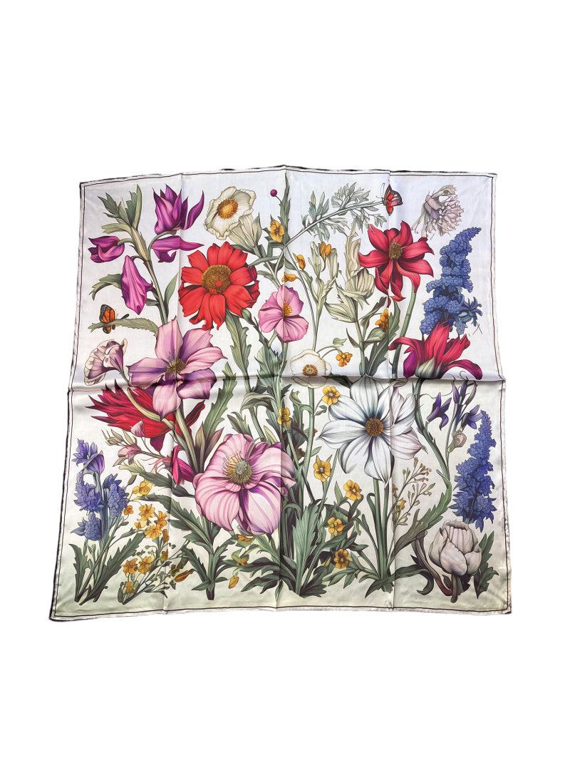 Silk scarf for women 90x90 cm with floral print on light background, luxury square silk scarf, romantic and elegant accessory for neck, hair or handbag, perfect gift for her, Šilkinė skarelė moterims 90x90 cm su gėlių motyvu ant šviesaus fono, prabangi kvadrato formos šilko skarelė, romantiškas ir elegantiškas aksesuaras kaklui, plaukams ar rankinei, subtili dovanos idėja moteriai.