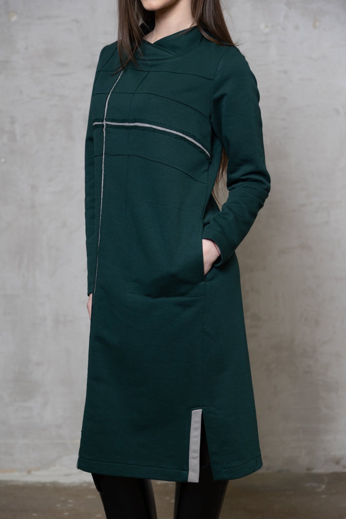Tamsiai žalia suknelė, Patogi suknelė, Šilta suknelė, Rankų darbo drabužis, Žieminis rūbas, Elegantiškas rūbas, Kasdienis rūbas – išskirtiniai drabužiai iš jakas.net