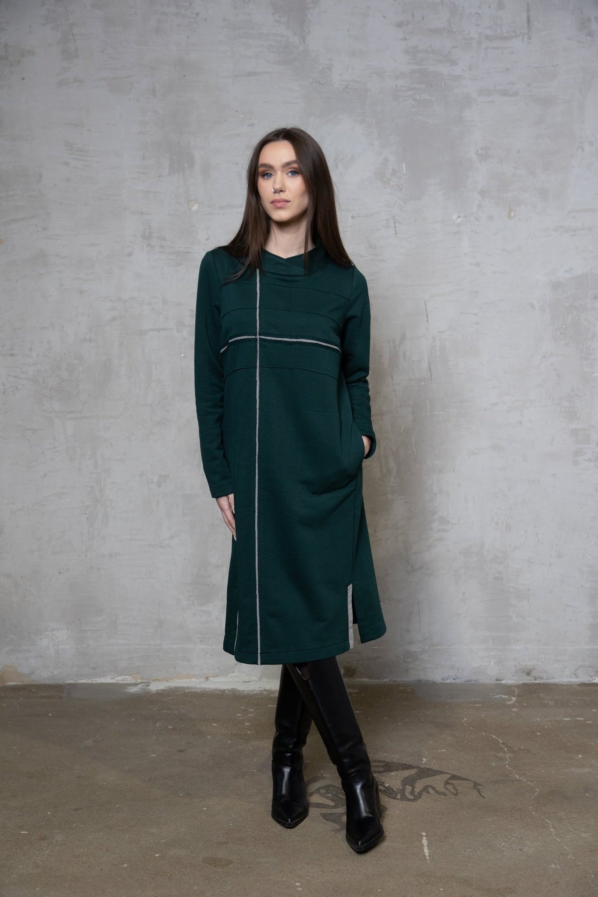 Tamsiai žalia suknelė, Patogi suknelė, Šilta suknelė, Rankų darbo drabužis, Žieminis rūbas, Elegantiškas rūbas, Kasdienis rūbas – išskirtiniai drabužiai iš jakas.net