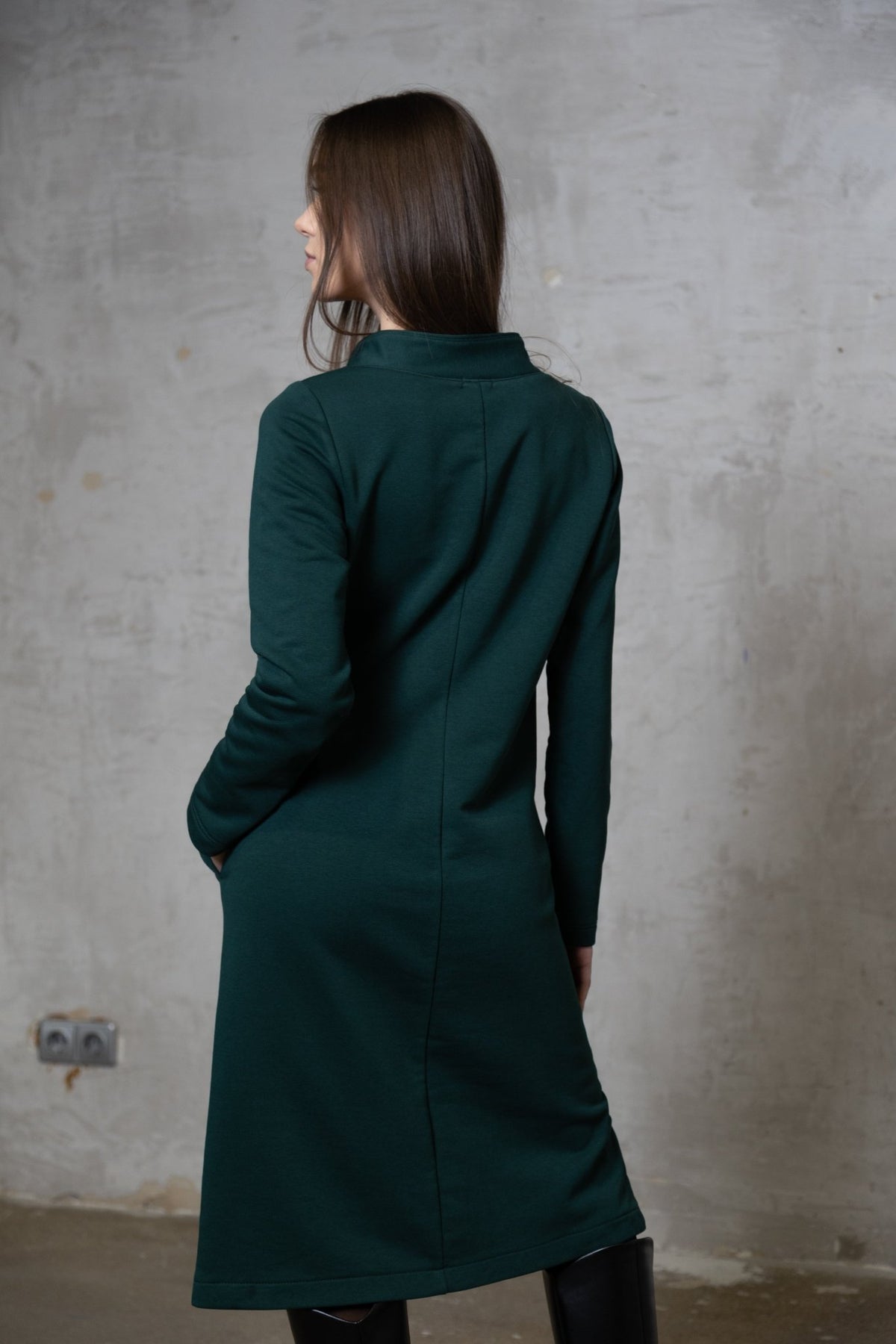 Tamsiai žalia suknelė, Patogi suknelė, Šilta suknelė, Rankų darbo drabužis, Žieminis rūbas, Elegantiškas rūbas, Kasdienis rūbas – išskirtiniai drabužiai iš jakas.net