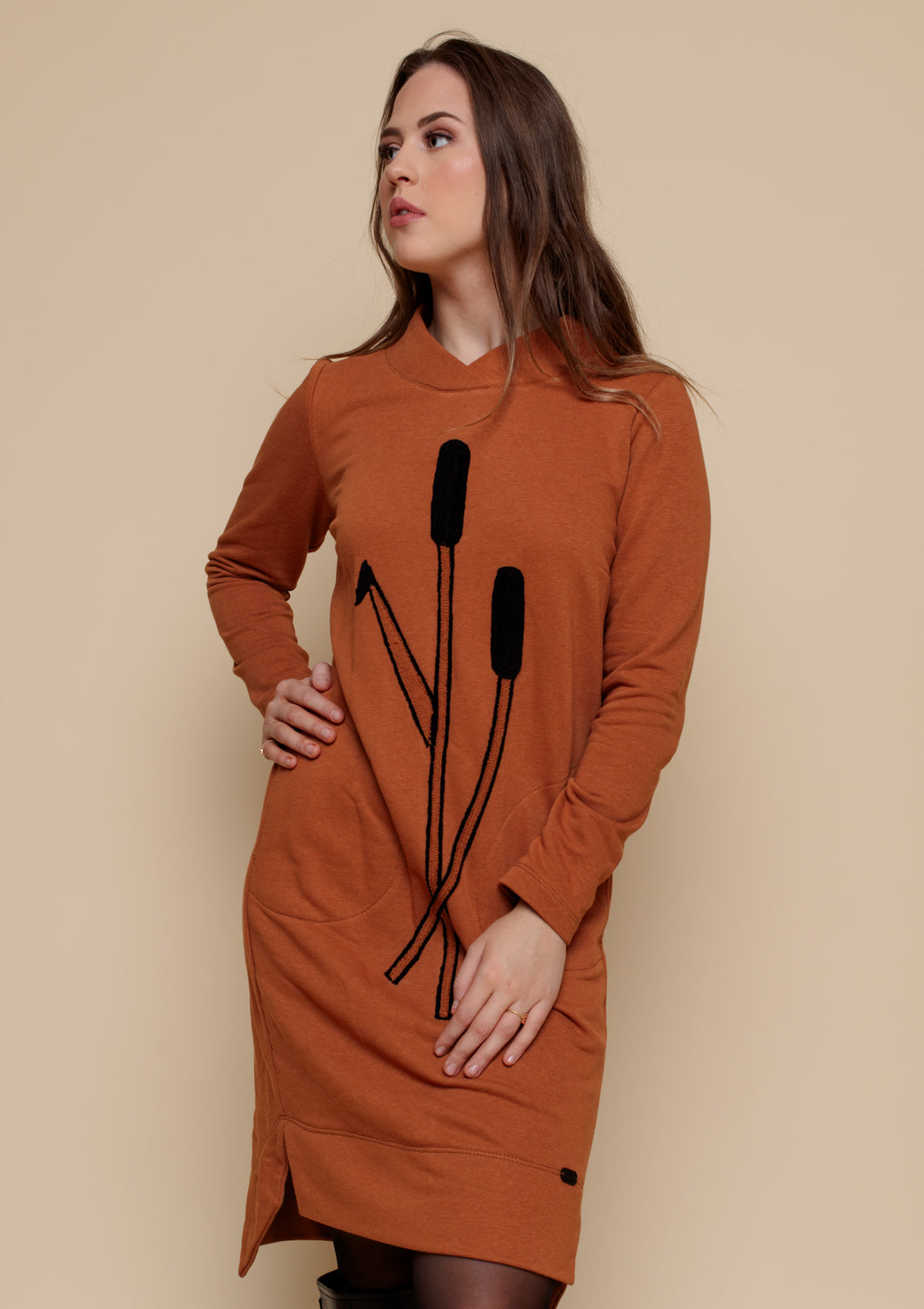 Oranžinė trikotažinė suknelė